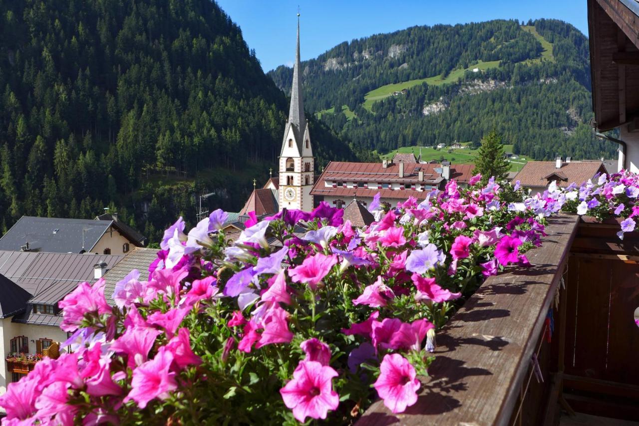 ホテル Garni Cir Santa Cristina Val Gardena エクステリア 写真