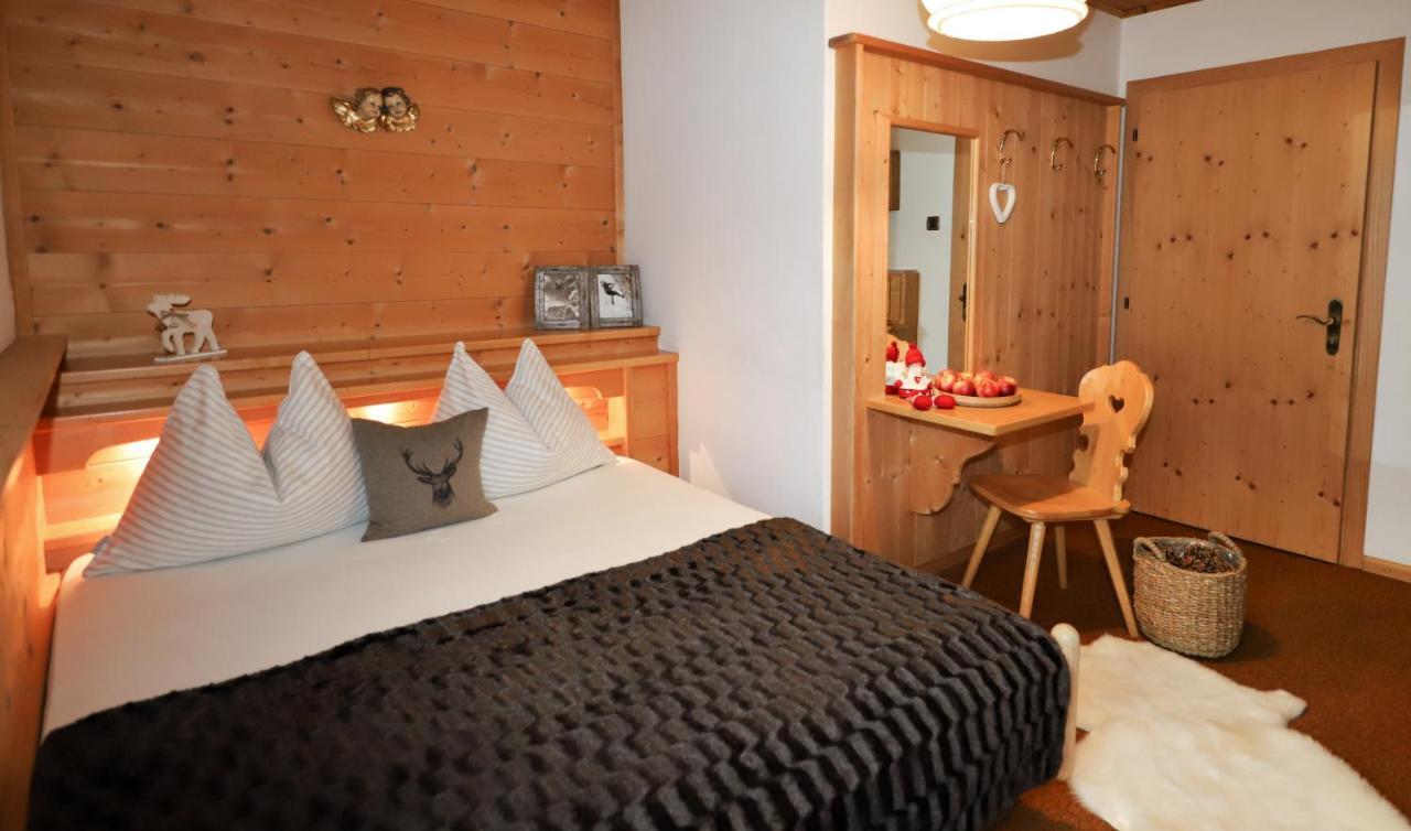 ホテル Garni Cir Santa Cristina Val Gardena エクステリア 写真