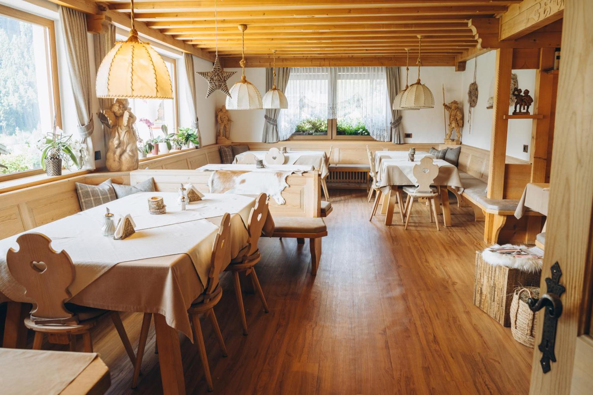 ホテル Garni Cir Santa Cristina Val Gardena エクステリア 写真