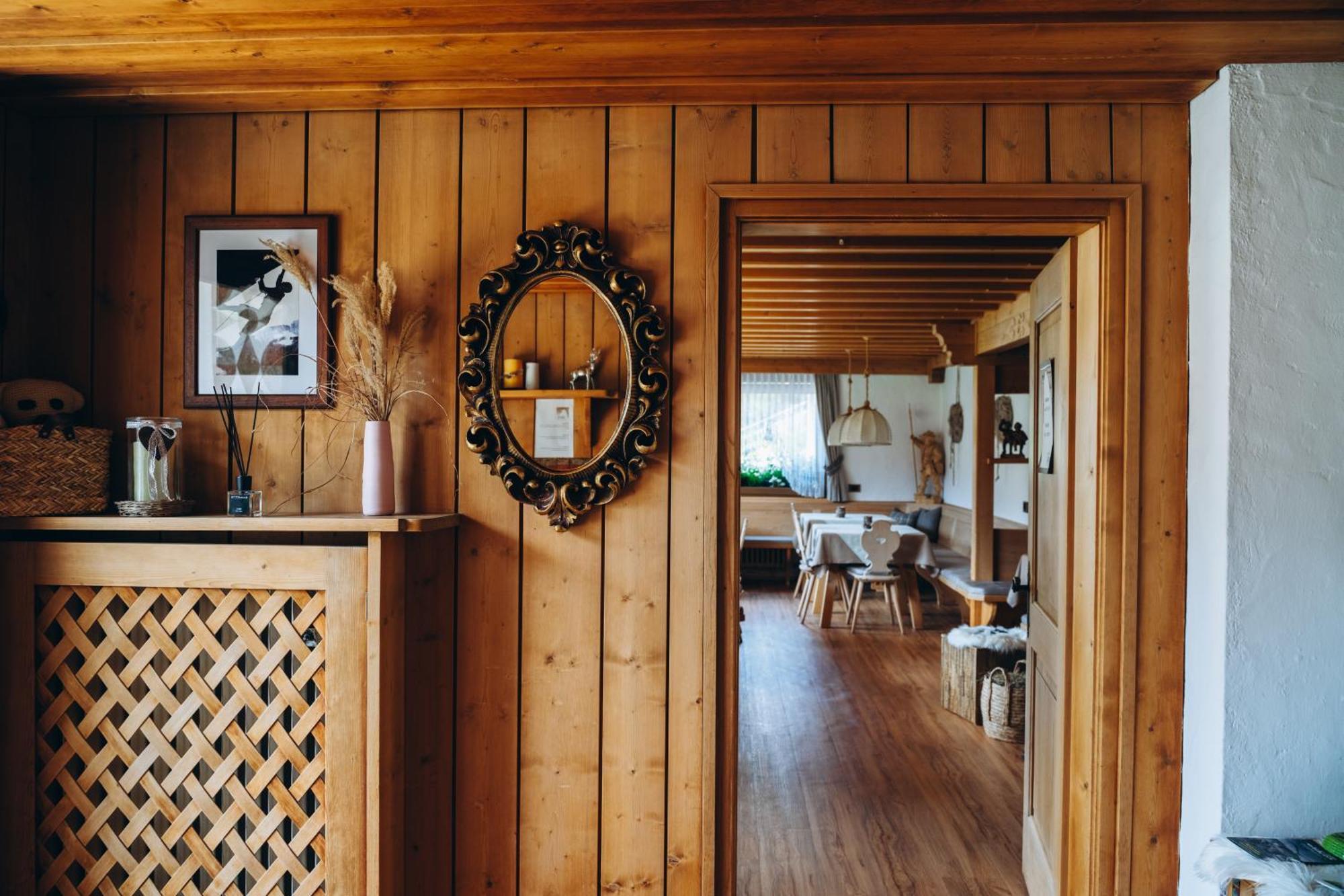 ホテル Garni Cir Santa Cristina Val Gardena エクステリア 写真